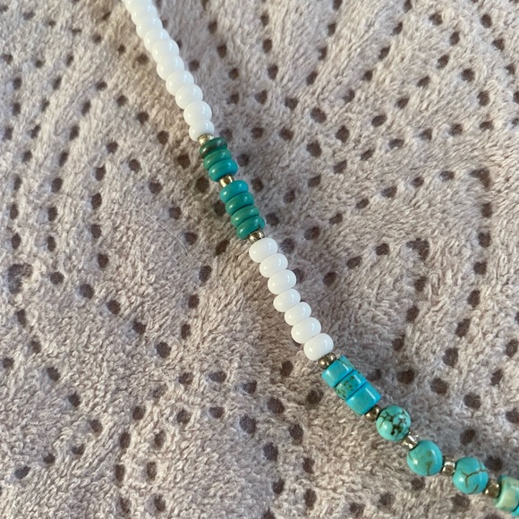 17” choker style necklace white glass beads and turquoise dyed howlite - Picture 3 of 5